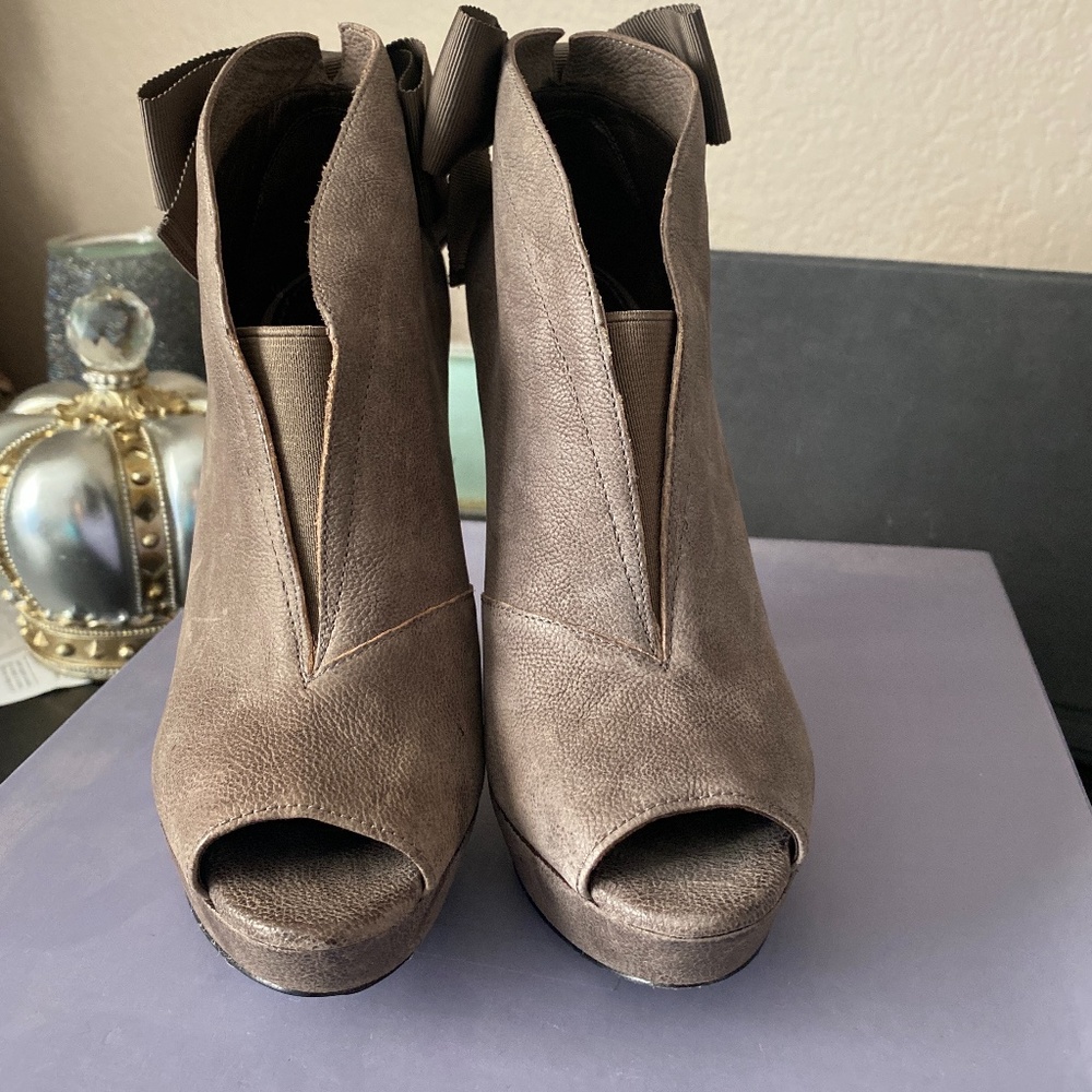 New Vera Wang Royce Peep Toe Bow Back Booties
